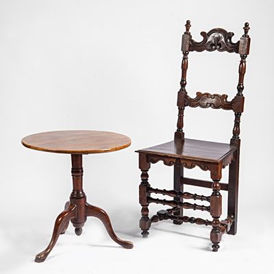 Sedia, sec. XVIII, in noce intagliato, altezza 119 cm