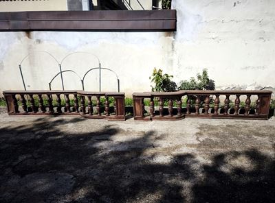 Due balaustre, noce sagomato, XIX secolo