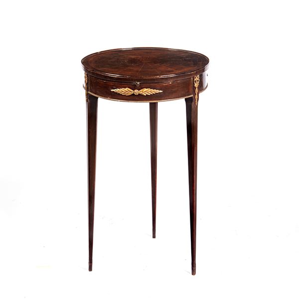 



Tavolino circolare, Francia, inizi sec. XX 