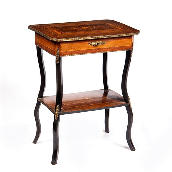 



Tavolino ad uso di toilette, Francia, sec. XX 