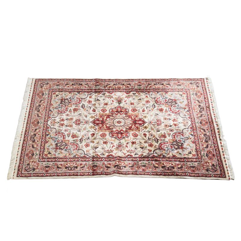 Tappeto pesiano, sec. XX, seta, motivi floreali, cm 190x125