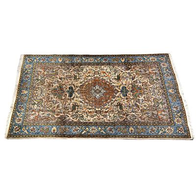 Tappeto persiano Qum Kork, sec. XX, campo a motivo naturalistico, cm 215x145