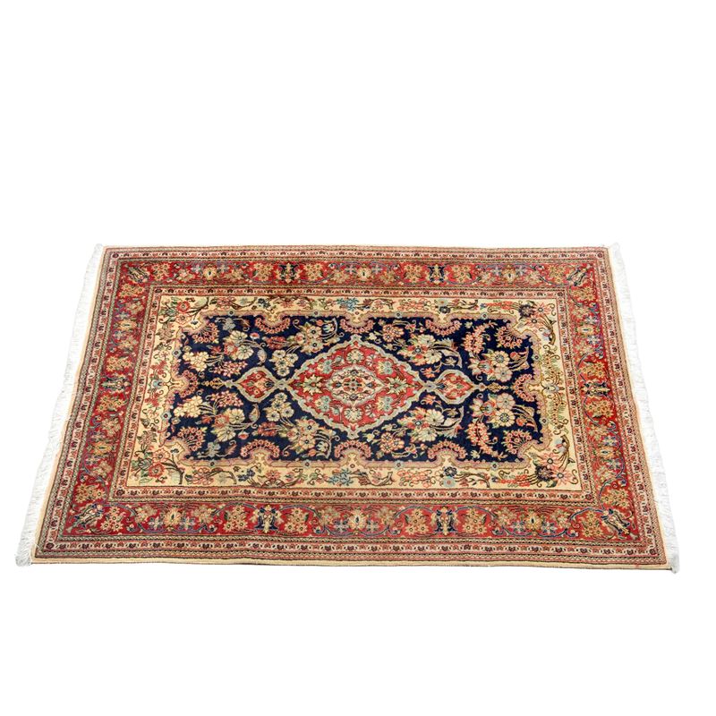 Tappeto persiano Keishan, sec. XX, fondo blu con medaglione centrale floreale