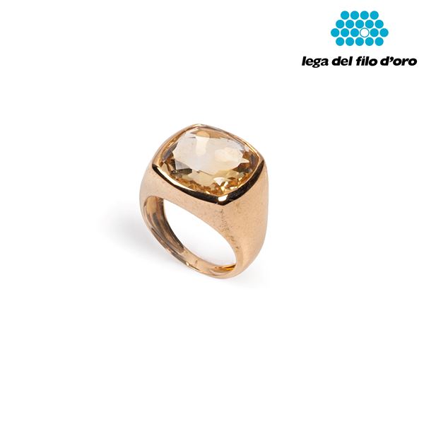 



ANELLO IN ORO GIALLO 18KT E QUARZO