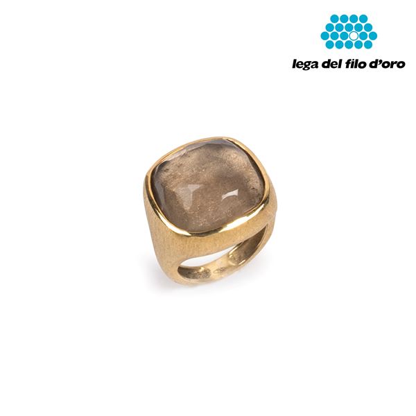 



ANELLO IN ORO GIALLO 18KT E QUARZO