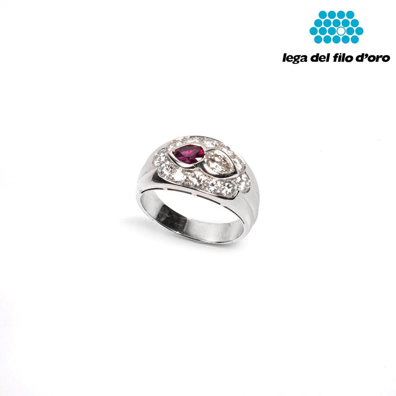 ANELLO IN ORO BIANCO 18KT, DIAMANTI E ZAFFIRI