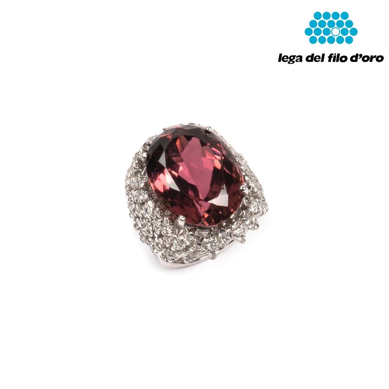 ANELLO IN ORO BIANCO 18KT, DIAMANTI E QUARZO