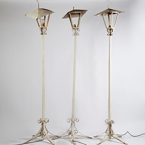 



Tre piantane da esterno, sec. XX