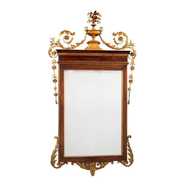



Specchiera, in stile Settecento