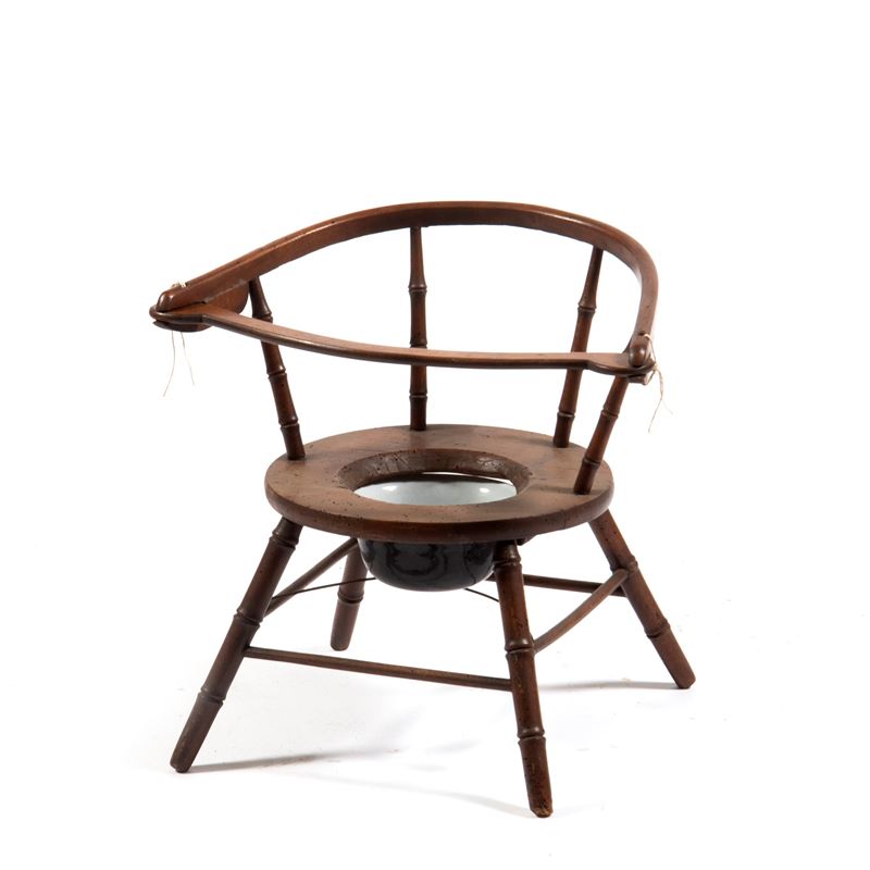 Seggiolino da bambino, legno con vasino, XIX secolo