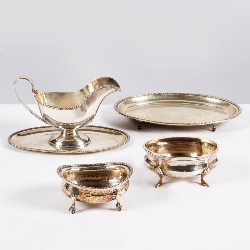 Salsiera, piccola alzata e due coppette, sec. XX