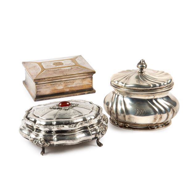 



SCATOLA DA TAVOLO, SEC. XX