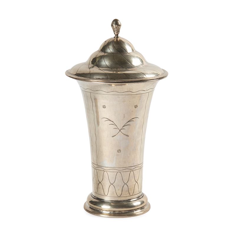 Vaso con coperchio, Svezia, XX secolo, argento decorato