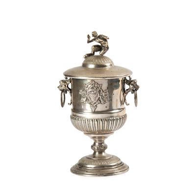 Vaso con coperchio in argento, stile Impero, XX secolo