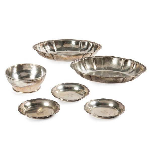 



COPPIA DI VASCHETTE, COPPIA DI SOTTOBOTTIGLIE ED UNA COPPETTA