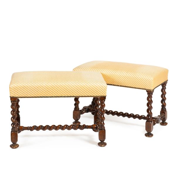 



Coppia di sgabelli, inizi sec. XX