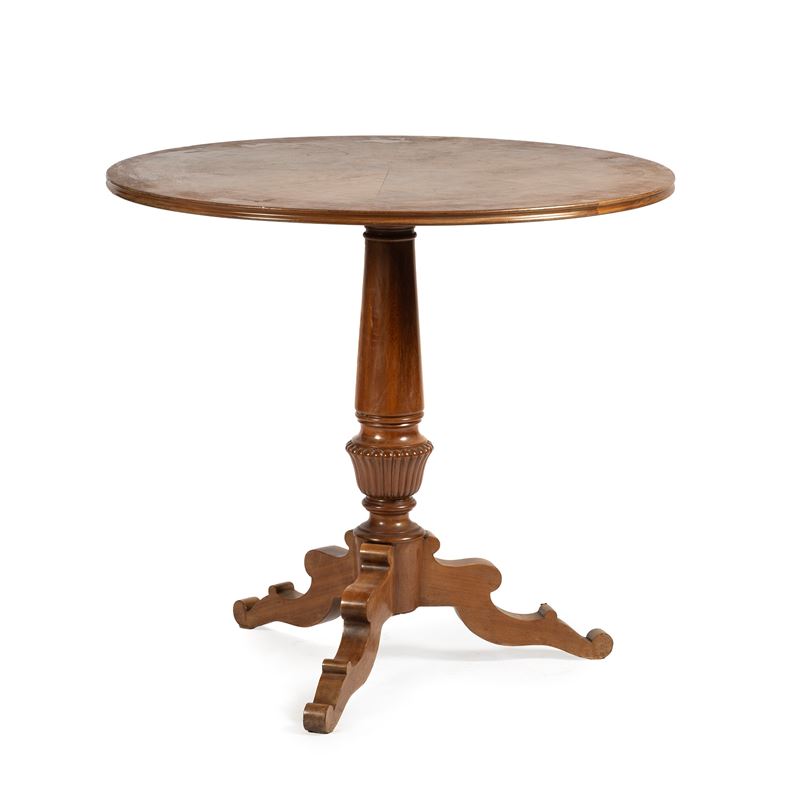 Tavolino circolare, sec. XX