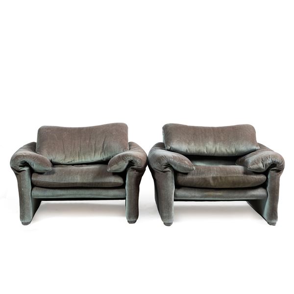 



Coppia di poltrone, manifattura Cassina modello MARALONGA