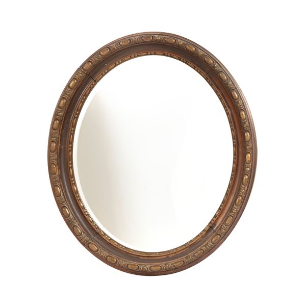 



Specchiera, in stile Settecento