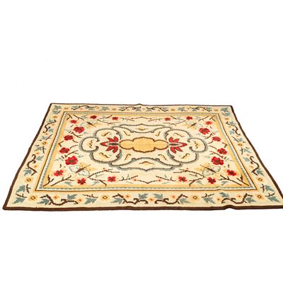 Tappeto del XX secolo, fondo beige con motivi floreali
