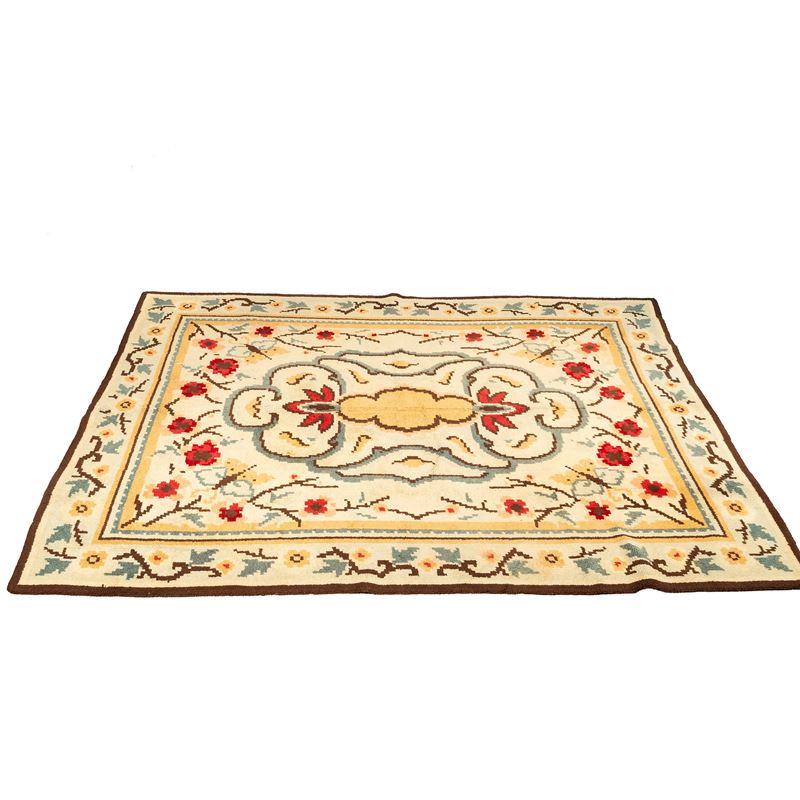 Tappeto del XX secolo, fondo beige con motivi floreali
