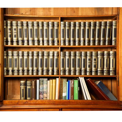 Enciclopedia Treccani, XX secolo, composta da 45 volumi