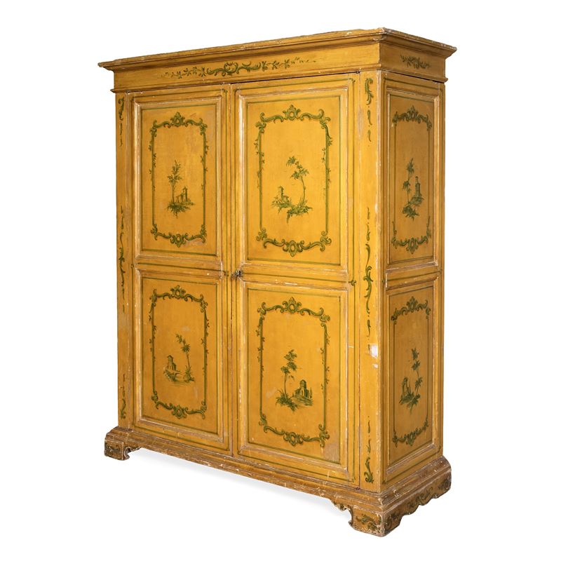 Armadio in legno laccato a cineserie, XIX secolo