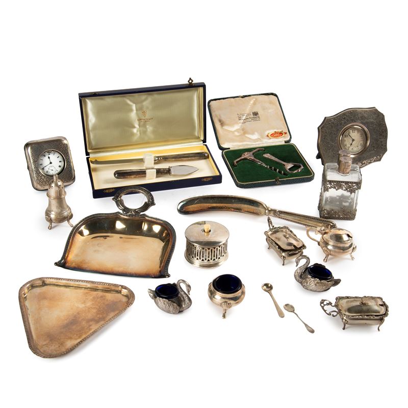 Set di quattro saliere in argento, peso complessivo 480 g