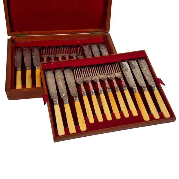 



DODICI FORCHETTE E DODICI COLTELLI DA PESCE, INGHILTERRA, SEC. XX