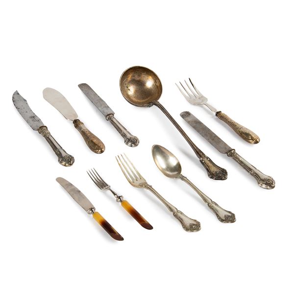 



DODICI CUCCHIAI, DODICI FORCHETTE E ROMAIOLO 