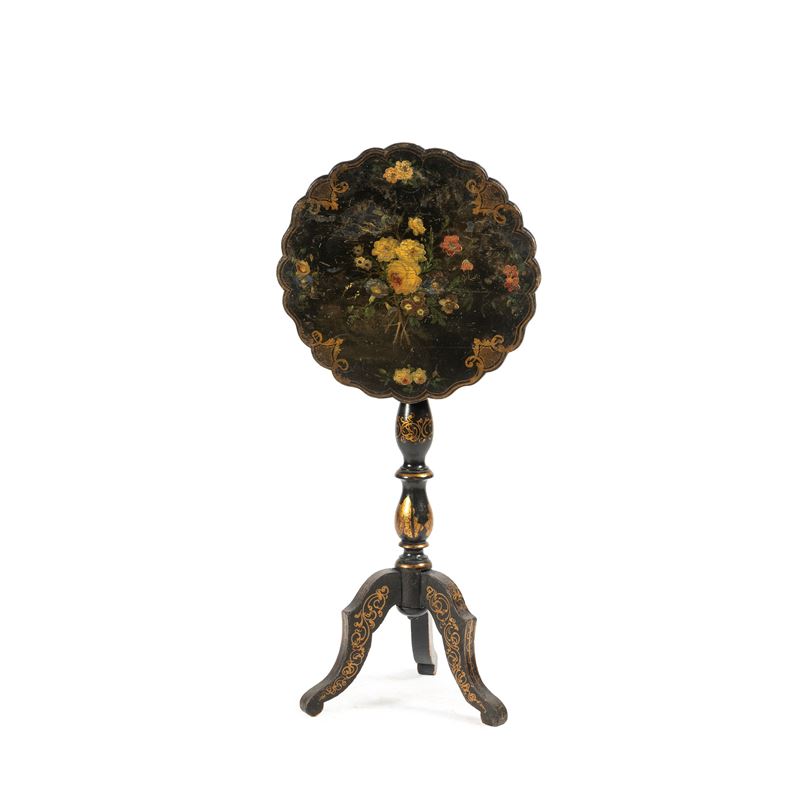 Tavolino a vela, legno laccato, XIX secolo