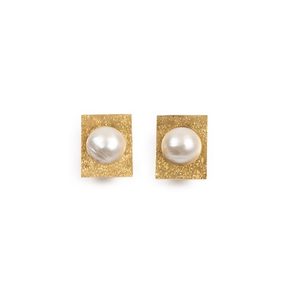 



PAIO DI ORECCHINI IN ORO GIALLO 18KT E PERLE