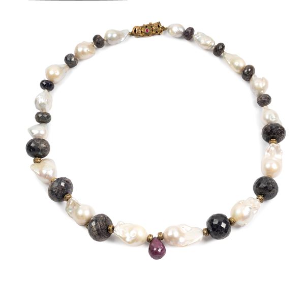 



GIROCOLLO DI PERLE, AGATA E RADICE DI RUBINO