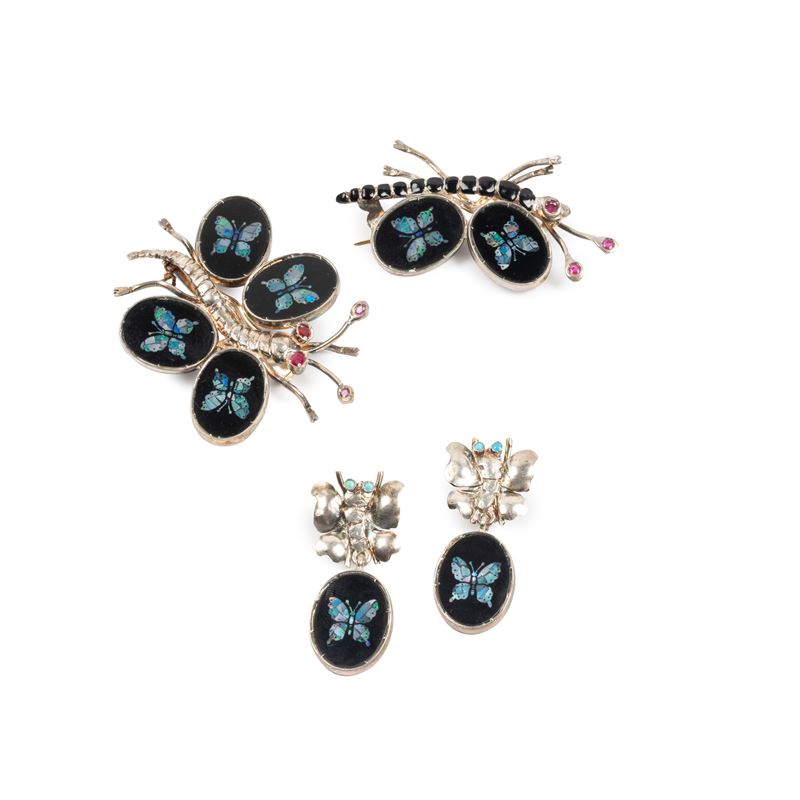 DUE SPILLE IN ARGENTO, ORO, RUBINI E MOSAICI