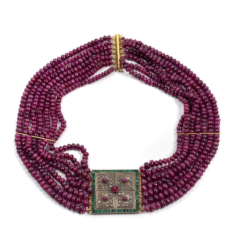 COLLANA IN ORO GIALLO 18KT, ARGENTO, DIAMANTI, RUBINI E SMERALDI