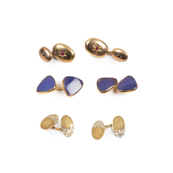 



TRE PAIA DI GEMELLI IN ORO GIALLO 18KT E PIETRE  - Asta Gioielli, argenti, orologi e penne - Poggio Bracciolini Casa d'Aste