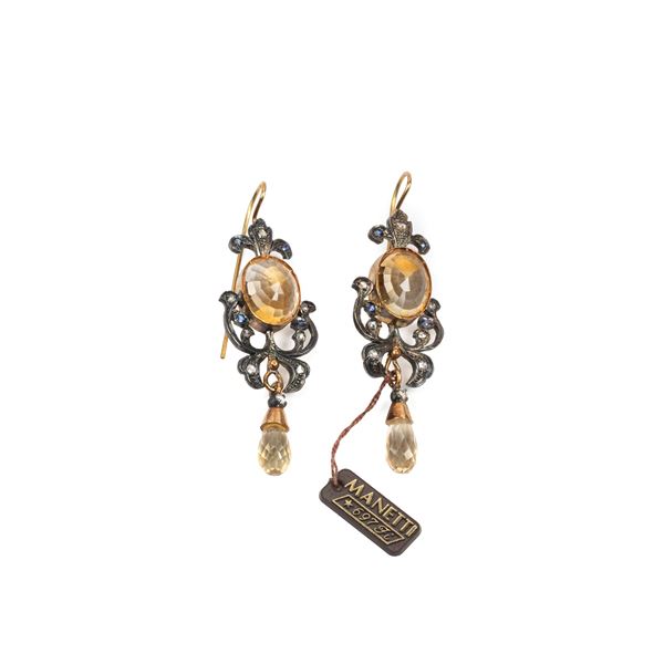 



PAIO DI ORECCHINI PENDENTI IN ORO 18KT, ARGENTO, DIAMANTI E QUARZI   - Asta Gioielli, argenti, orologi e penne - Poggio Bracciolini Casa d'Aste