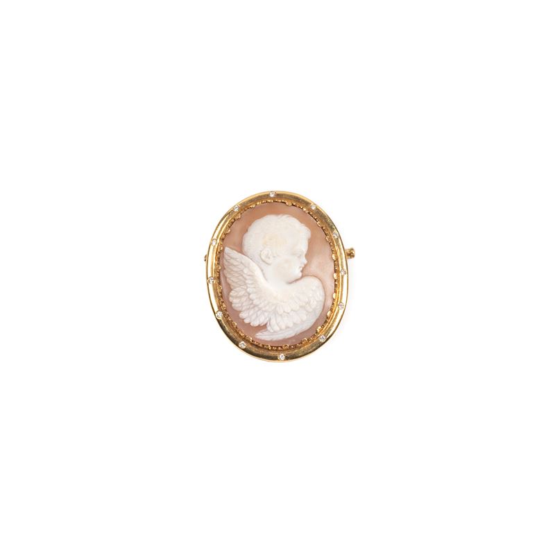 Spilla con cammeo raffigurante un putto alato, oro giallo 18KT e diamanti