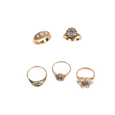 Cinque anelli in oro 18kt con diamanti, perle e pietre preziose