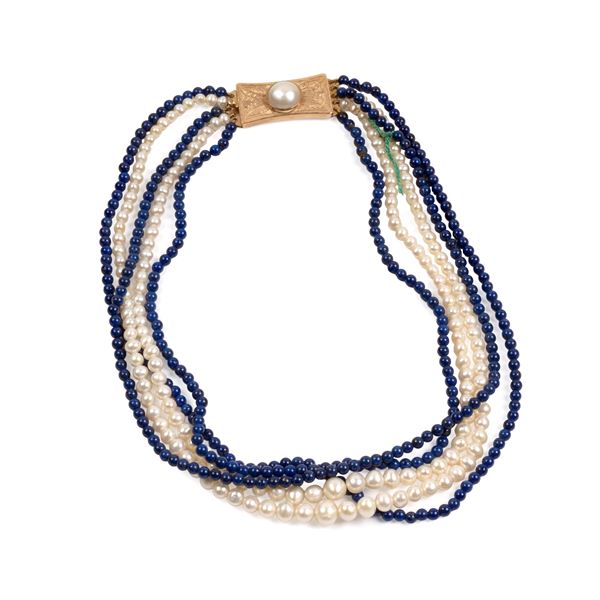 



COLLANA A CINQUE FILI DI PERLE DI FIUME E AGATA BLU'