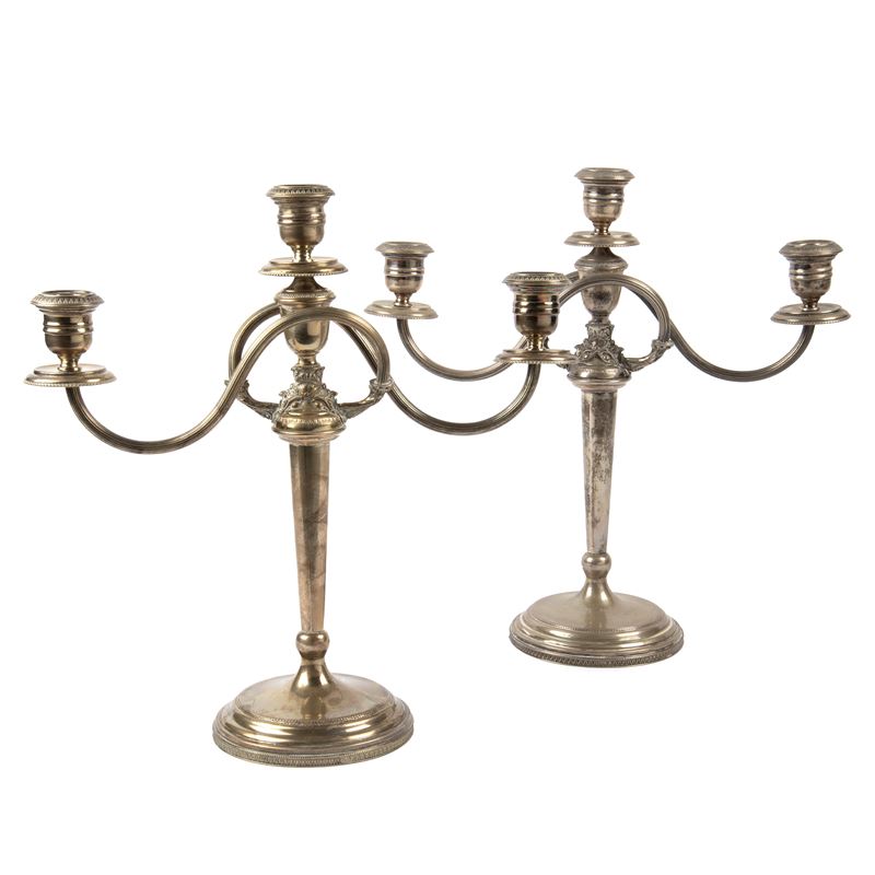 Coppia di candelabri, argento, XX secolo