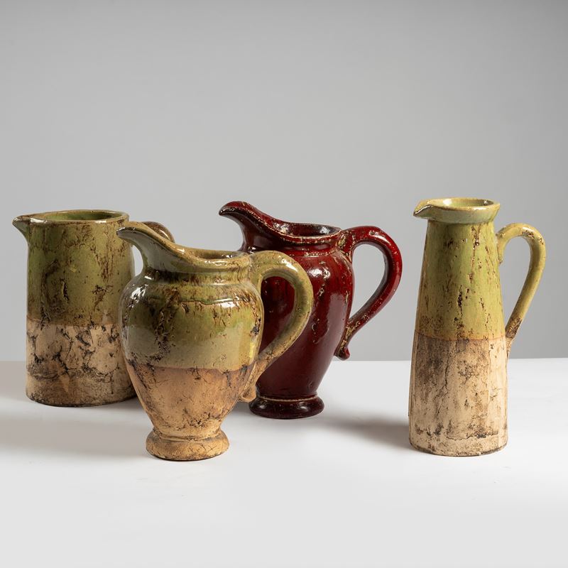 Set di quattro brocche in terracotta smaltata, sec. XX