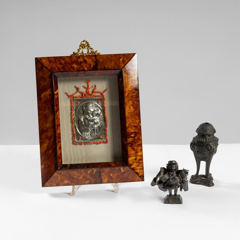 Rilievo sbalzato in argento raffigurante Madonna con Bambino, secolo XX