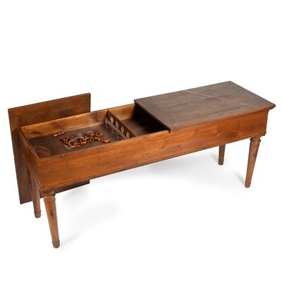 Tavolo da gioco, legno di noce, XIX secolo