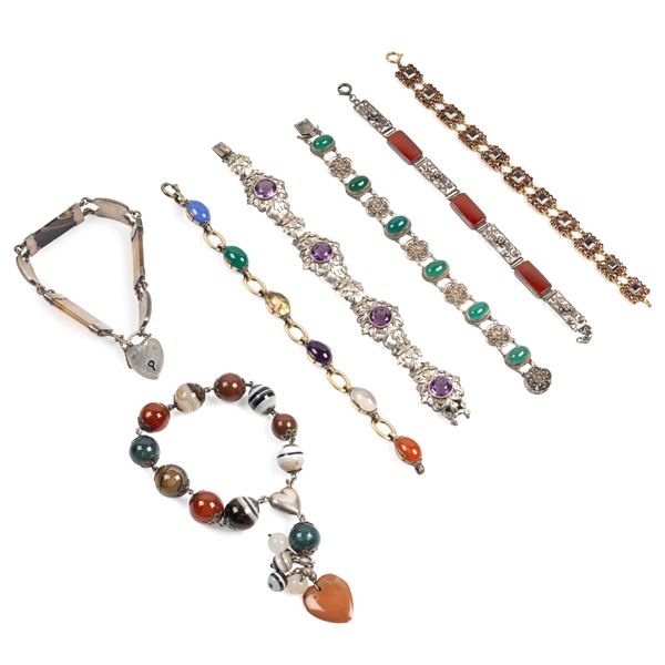 



BRACCIALE IN ORO GIALLO 8KT E GRANATI