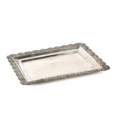 Vassoio in argento cesellato, Sec. XX
