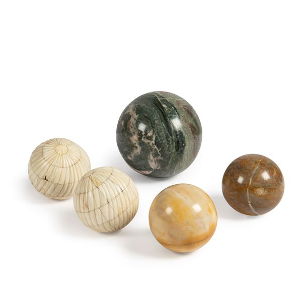 



Cinque palle, sec. XX