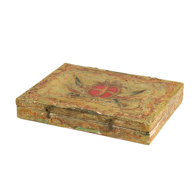 Scatola in legno laccato con stemma, XVIII secolo