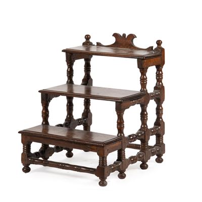 Scaletta da biblioteca, legno di noce, XIX secolo