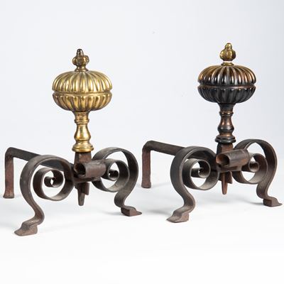 Coppia di alari, bronzo con finali in ottone, secolo XVIII